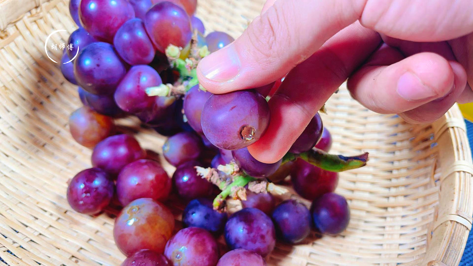 How to Wash Grapes